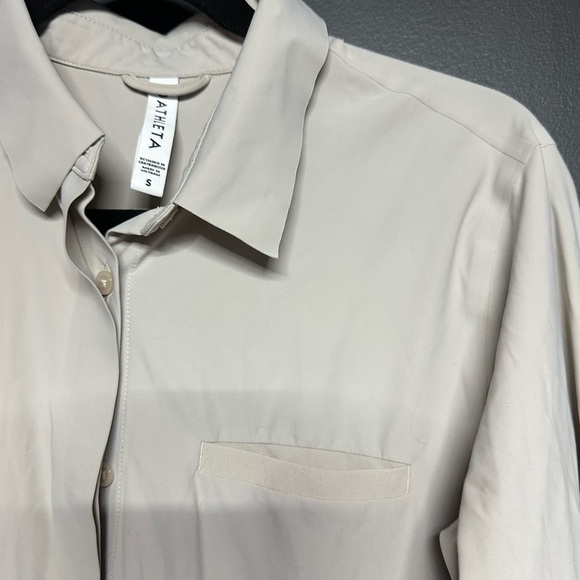 NWOT Athleta Urbanite Button Front Top Beige S - Picture 3 of 4
